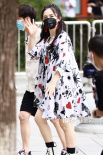 谢娜二胎后复工录《快本》 好友赵丽颖前来助阵