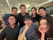 舒淇现身《寻她》杀青宴 晒与白客等主创元气自拍