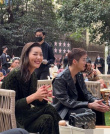新发型帅翻！鹿晗同框刘雯 男帅女美合照超养眼