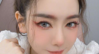 不输美妆博主！戚薇画玲娜贝儿仿妆 粉嫩超减龄