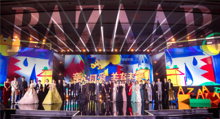 2021时尚芭莎晚宴举行 杨幂王源杨颖陈伟霆等齐聚