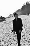 陈坤全黑经典造型写真曝光 简约不失时髦摩登