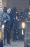 蕾哈娜现身维吉尔葬礼悲伤难抵 侃爷卡戴珊也到场