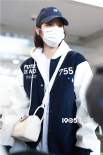 活力小學妹！歐陽娜娜棒球服配牛仔褲 滿滿校園風