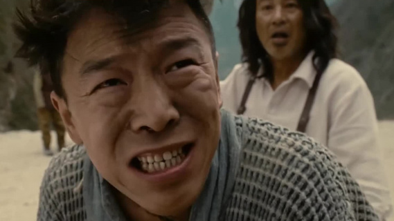 《杀生》中的黄渤不愧是个狠人，被车撞后面不改色，把任达华都吓懵了