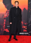 《新蝙蝠俠》首映 佐伊·克拉維茨貓頭禮裙搶眼