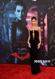 《新蝙蝠俠》首映 佐伊·克拉維茨貓頭禮裙搶眼