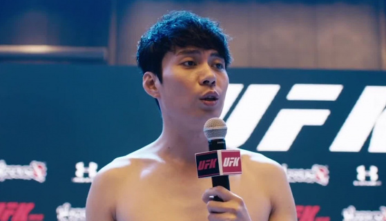 艾迪生真是能屈能伸的典范呐，这年头打拳都要看爹了吗