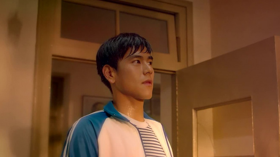 《匆匆那年》：为吸引女孩的注意，彭于晏故意反穿校服