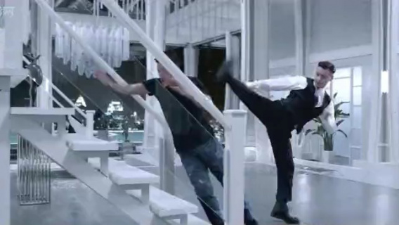 《杀破狼2》古天乐兄弟互相残杀，西装张晋毒打吴京