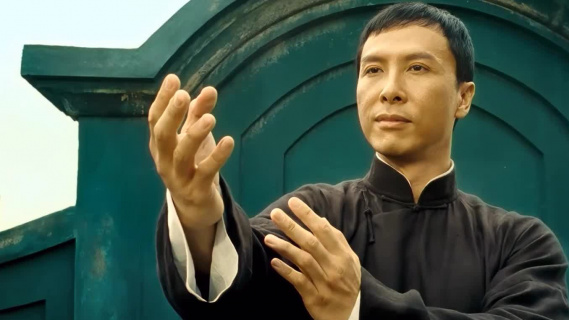 叶问2：小伙子花拳绣腿，叶问招招制敌赢得大妈称赞