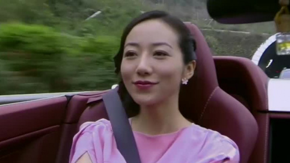 韩雪坐皮椅被硌，摸出一个小玩意，富二代瞳孔地震