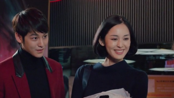 老爷爷老奶奶当众秀恩爱，古力娜扎吃了一嘴狗粮