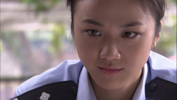 汤唯收到玫瑰花暗自开心，在办公室接连装饰鲜花