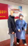 网友社区做检测偶遇葛优 慰问医护人员亲切合影