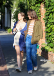 生化女、黑寡妇同框！米拉·乔沃维奇母女外出购物