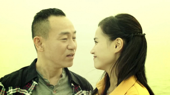 博士实习生以为厕所没人吐槽上司，谁知上司和同事就在隔壁。