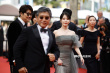 《掮客》戛納首映姜棟元等亮相 IU生圖仙美奪目