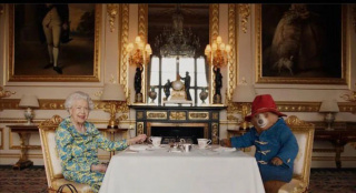 电影《帕丁顿熊》曝光小短片 女王出演联动庆典_欧洲_电影网_1905.com