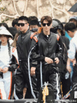 把持不住了！龔俊黃景瑜同框 穿賽車服瀟灑帥酷