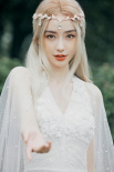 Angelababy梦幻精灵写真大片 拍摄地竟是养猪场？