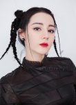 甜辣酷妹！迪麗熱巴綁帶超短裙寫(xiě)真 性感又俏皮