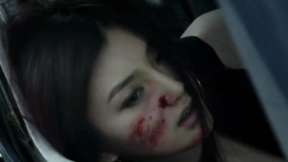 女子听完男子写的歌，像着魔一样，出门就翻车了