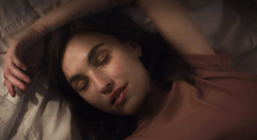 催眠師洗腦少女，假冒她丈夫，同居多年她卻全然不知