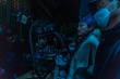 柳海真主演《夜枭》曝花絮剧照 连续6天夺票房日冠