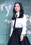 宋慧乔学院风现身新剧发布会 暗黑少女范儿十足