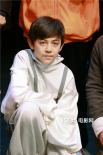 等比例长大！刘烨混血儿子诺一近照曝光 五官精致深邃