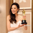 创造历史！杨紫琼成奥斯卡首位亚裔最佳女主角