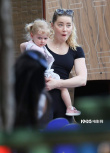艾梅柏·希爾德移居西班牙！2歲愛女正面照首曝光