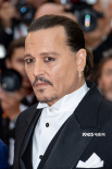 力破不合？德普出席《杜巴利伯爵夫人》戛纳首映