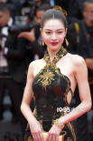 鐘楚曦黑金鏤空旗袍亮相戛納國際電影節(jié) 散發(fā)東方女性魅力