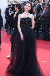 肤如凝脂！刘诗诗着抹胸黑曜石纱裙亮相戛纳红毯