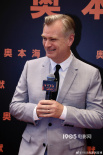 《奧本海默》中國首映 諾蘭親臨現(xiàn)場熱情互動簽名