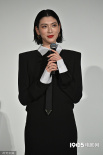 《反击少女》东京举行见面会 三吉彩花表情冷峻