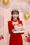 美了一辈子！赵雅芝庆祝70岁生日 身穿红裙戴皇冠美艳动人