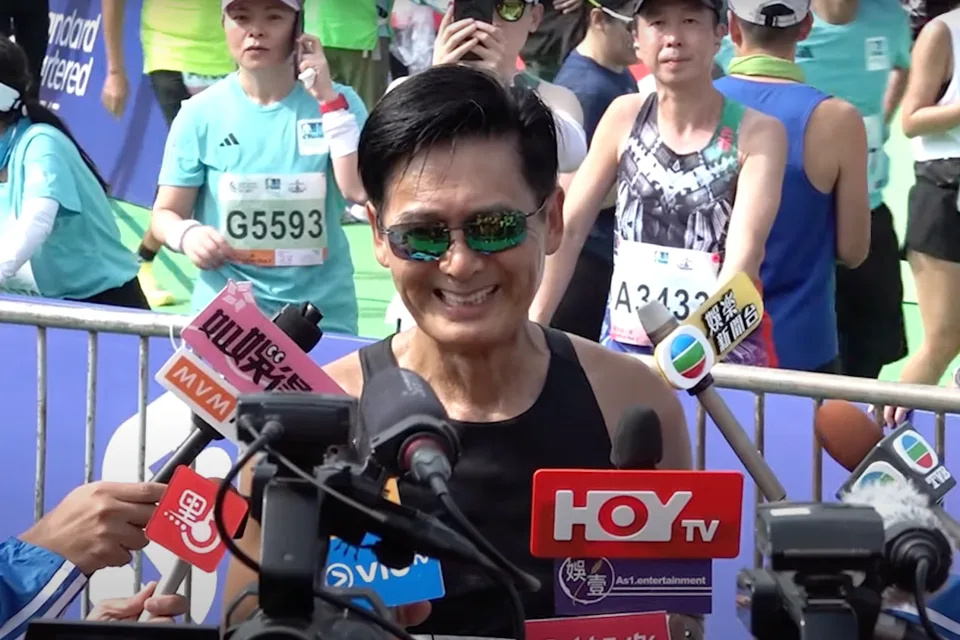 68岁周润发挑战半马!不太满意:比预期慢了4分钟