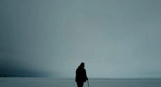 《弗兰肯斯坦》曝堪景照 导演托罗孤身置于冰雪地