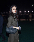 美女貼貼+2！湯唯倫敦時(shí)裝周 同框全智賢、鄭裕美