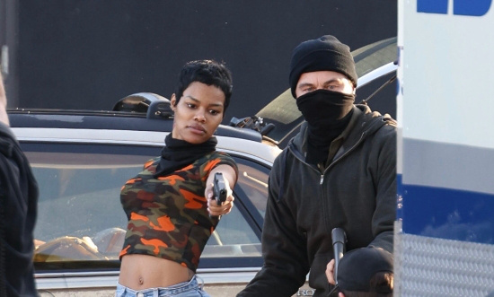 《BC Project》曝路透 小李子和缇雅娜持枪抢劫