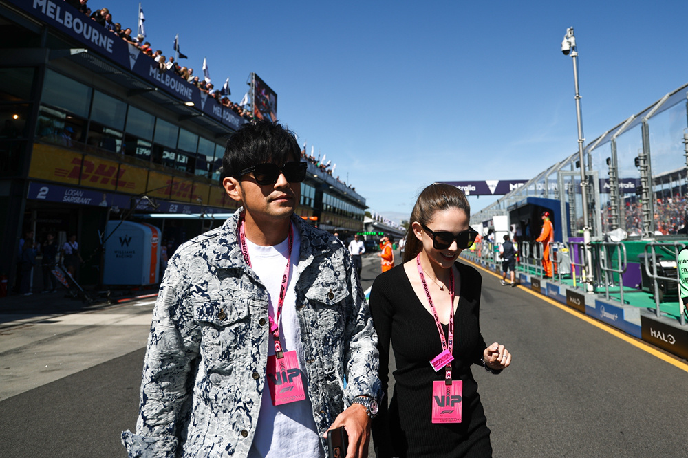 这回有VIP牌！周杰伦昆凌现身F1澳大利亚大奖赛