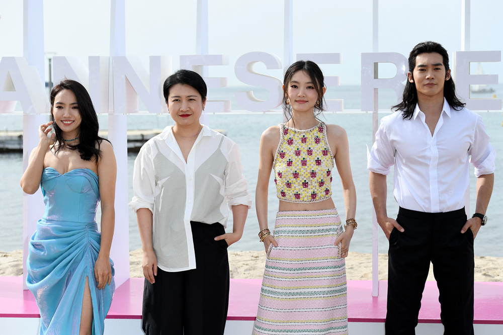 《我的阿勒泰》剧组亮相戛纳 于适周依然等亮相