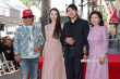郎朗好莱坞星光大道留星 父母及爱妻吉娜出席仪式