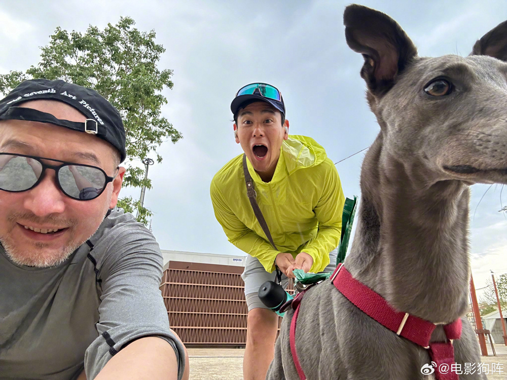 彭于晏戛纳遛狗遇《芭比》导演 沉浸式宣传新片