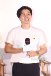 《你就在我身边》北京首映 李汶翰好友团建打Call