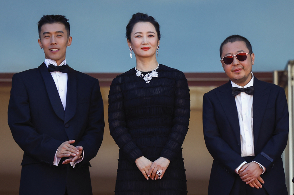 《风流一代》戛纳首映!管虎领《狗阵》剧组助阵