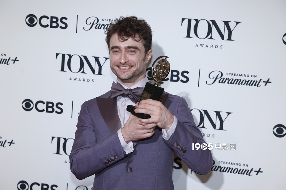 “哈利·波特”斩获托尼奖最佳男配 台上告白妻儿